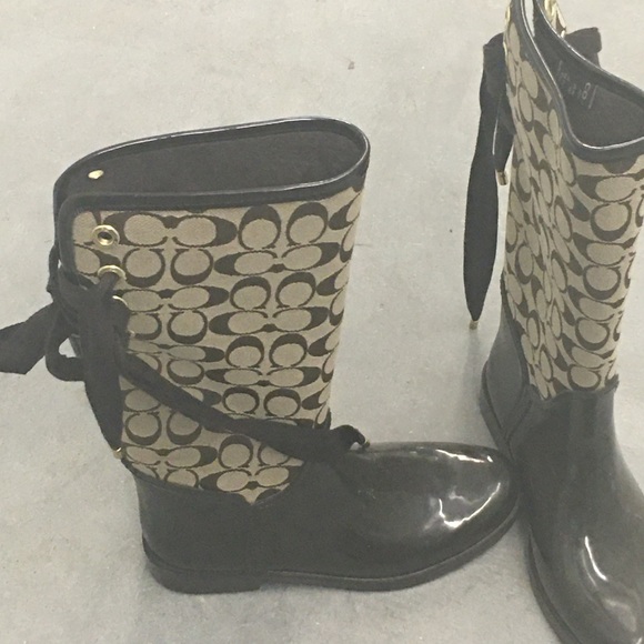 Coach boots SZ 9 only worn twice. Excellent cond. - Picture 2 of 3